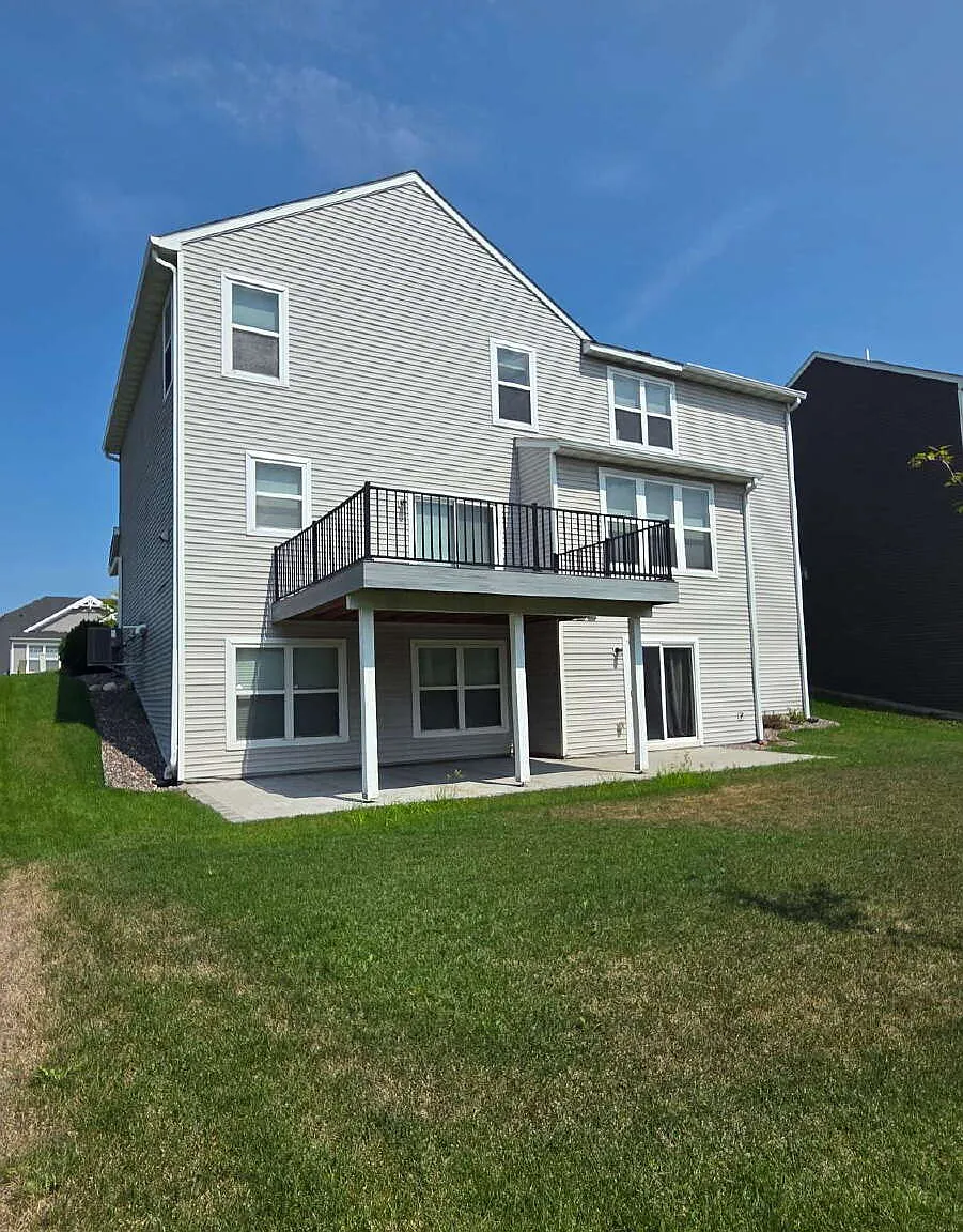 4 bed, 4.0 bath, 3652 sqft, $3,500 — Photo 3