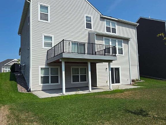 4th image of 671 Devine Dr