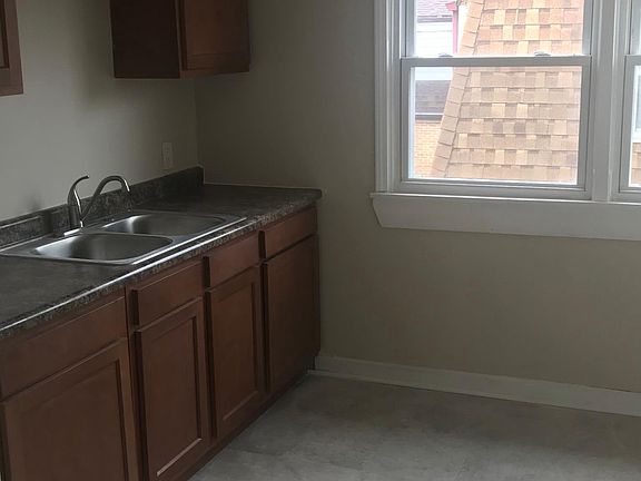 5th image of 3718 W Capitol Dr #1