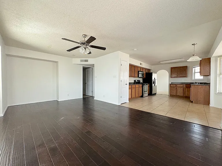 6404 Kenmore — Photo 10