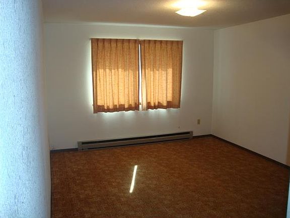 5th image of 630 Acorn Pl