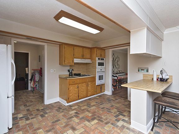 4th image of 837 Bilglade Dr