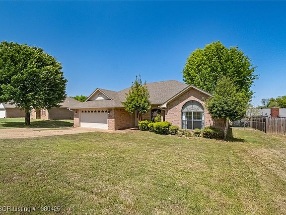 3rd image of 705 Northview Dr