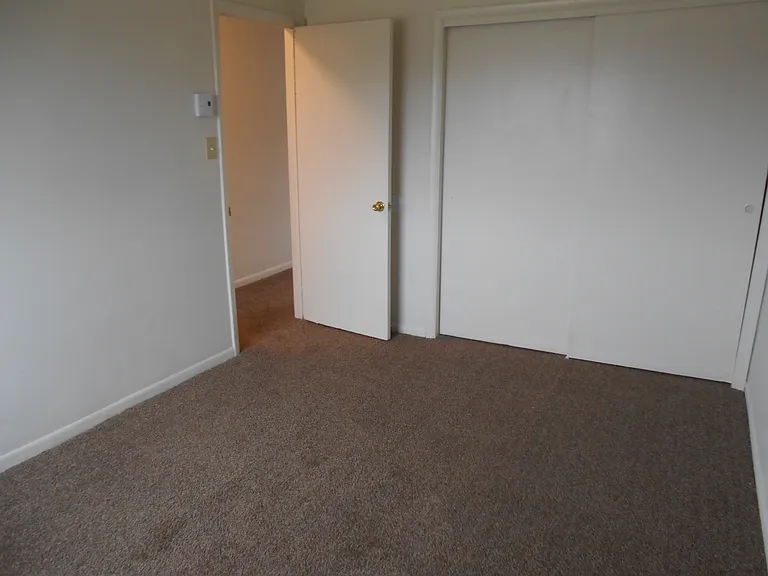 Charles Place Apartments — Photo 7