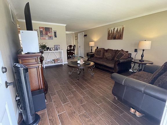 5th image of 729 Dartmouth Ln