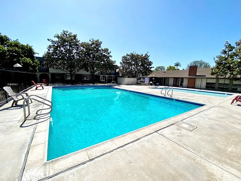 4622 Larwin Ave — Photo 13