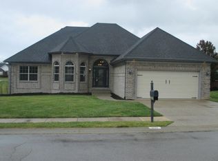 307 Castleton Ct, Vine Grove, KY 40175