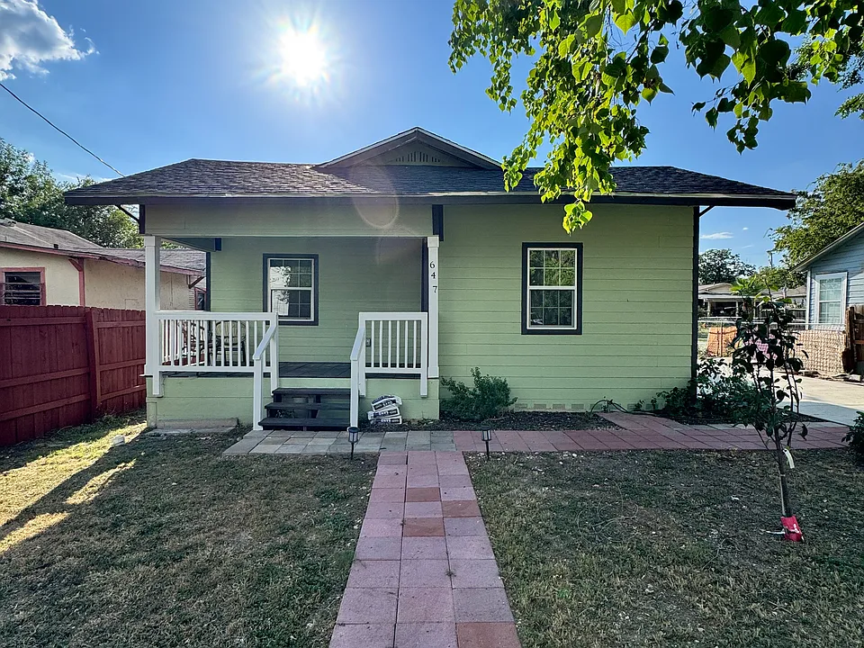 647 N San Gabriel Ave