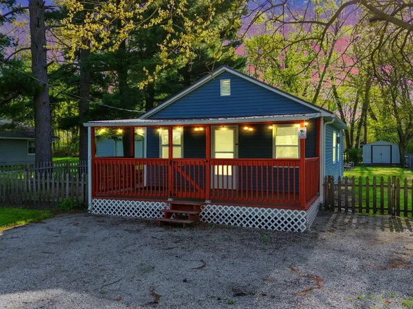 6718 S Lombardy Ln, Knox, IN 46534