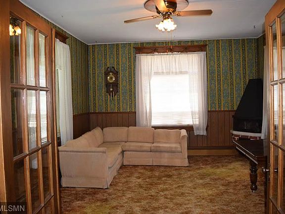 4th image of 309 Playhouse St E