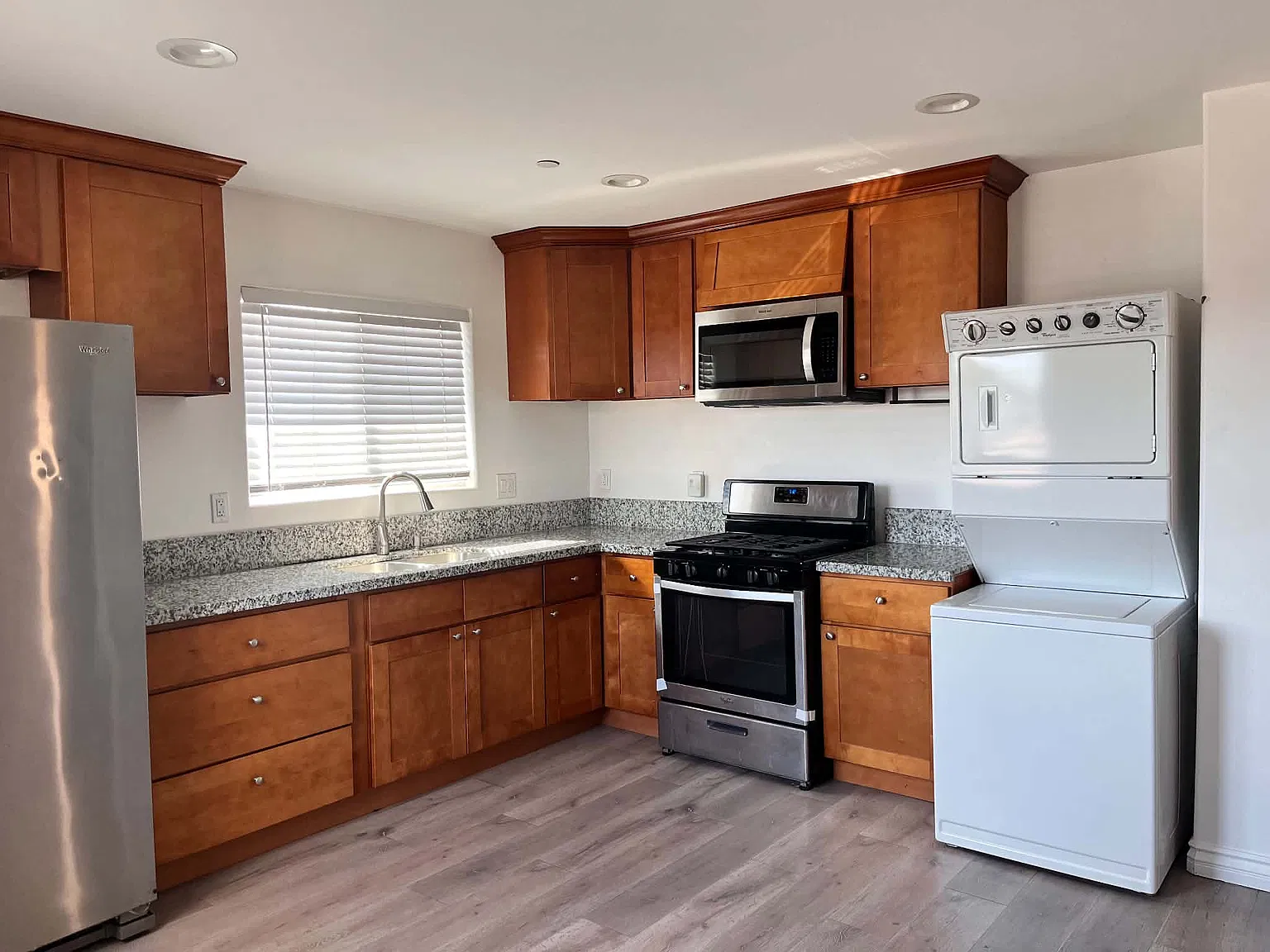 2 bed, 700 sqft, $1,999 — Photo 2