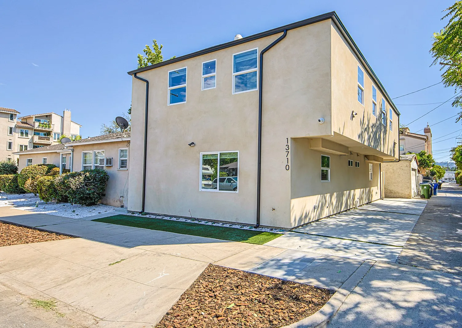 2 bed, 2.5 bath, 1200 sqft, $2,895 — Photo 1