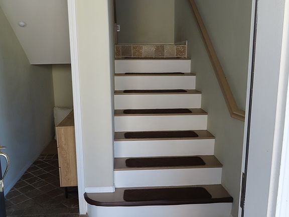 3rd image of 33 Strawflower St