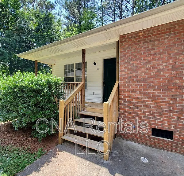 215 Green Acre Ln #B — Photo 1