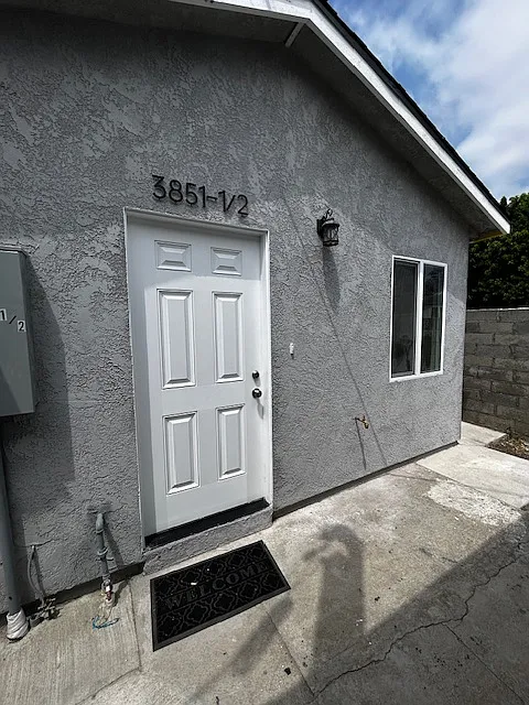 3851 S Van Ness Ave #1/2