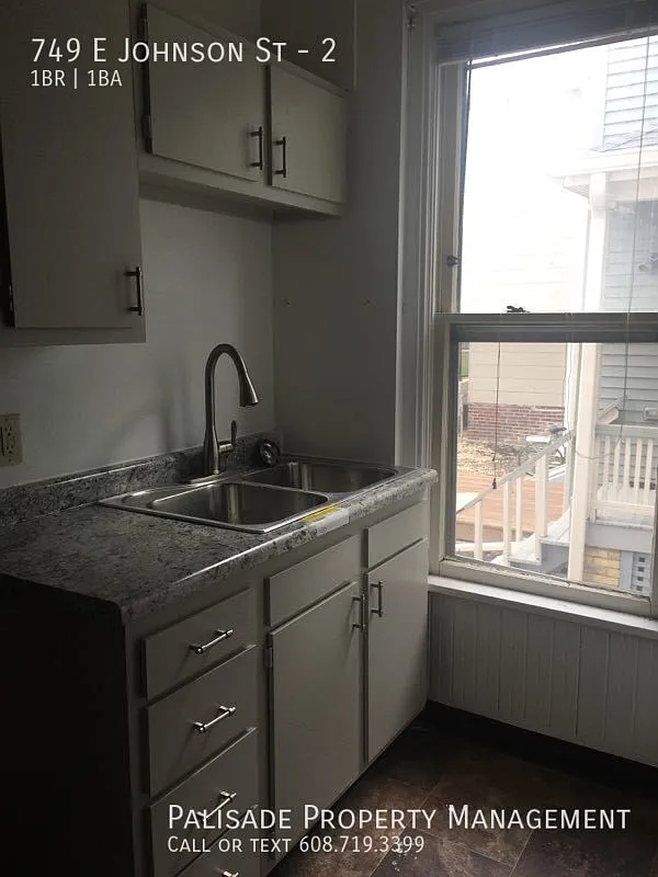 749 E Johnson St — Photo 2