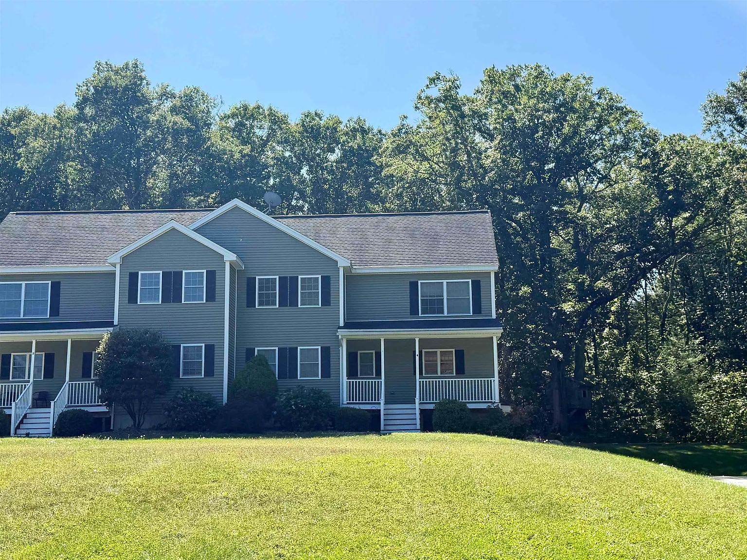 3 bed, 2.0 bath, 1772 sqft, $3,150 — Photo 2