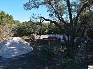 1040 Eastview Dr, Canyon Lake, TX 78133