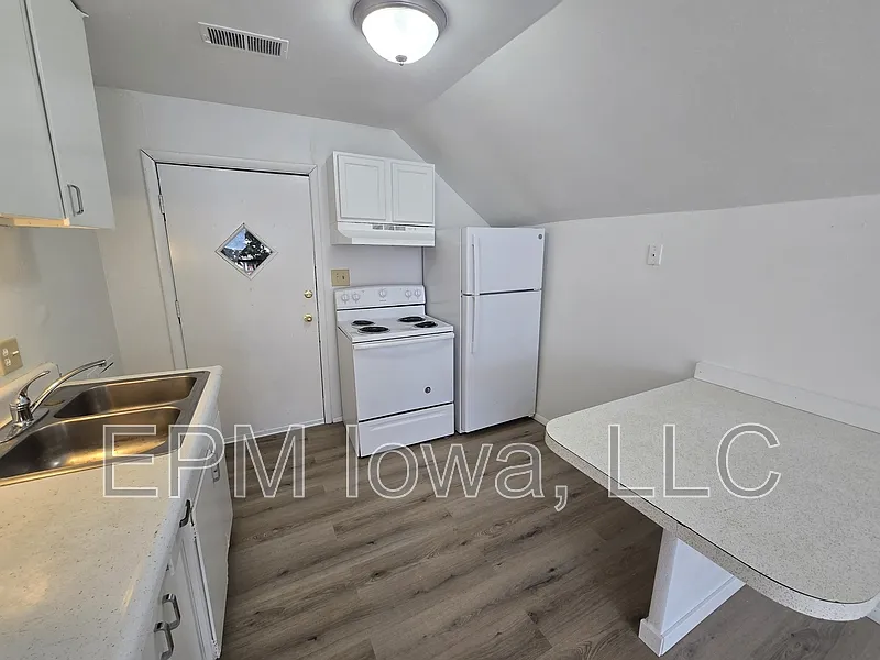 1 bed, 1.0 bath, 584 sqft, $450 — Photo 3