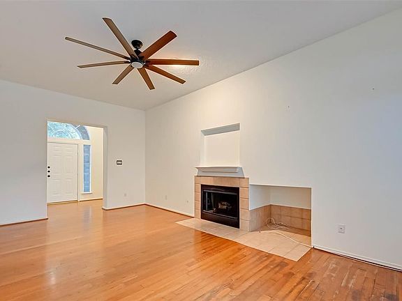 3rd image of 20503 Big Wells Dr