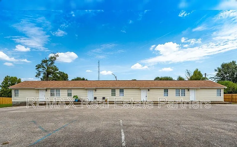 2 bed, 1.0 bath, 665 sqft, $700 — Photo 3
