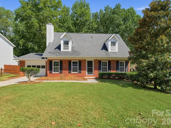 6240 Round Hill Rd, Charlotte, NC 28211