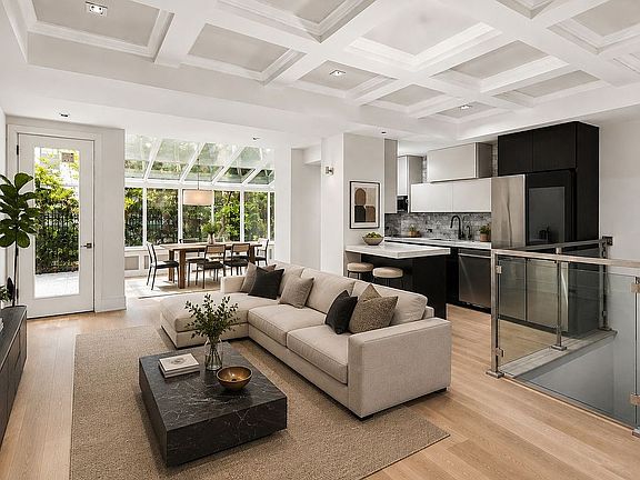 4th image of 144 Waverly Pl