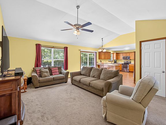5th image of 709 S Hazelnut Avenue