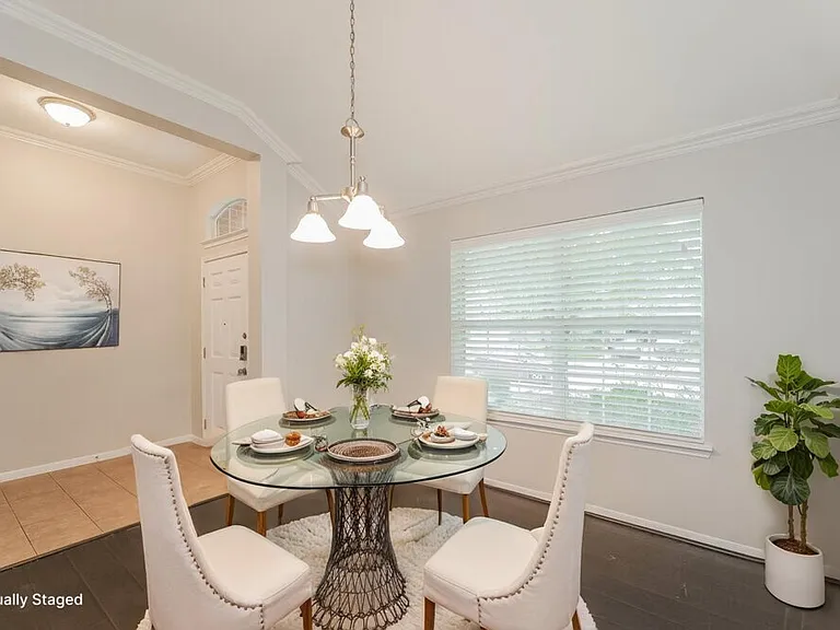 8011 Thorncroft Manor Ln — Photo 7
