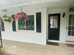 7423 Pinegrove Ct, Jenison, MI 49428
