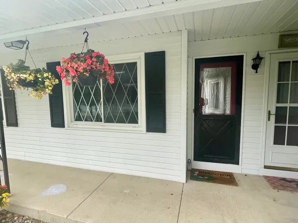 7423 Pinegrove Ct, Jenison, MI 49428