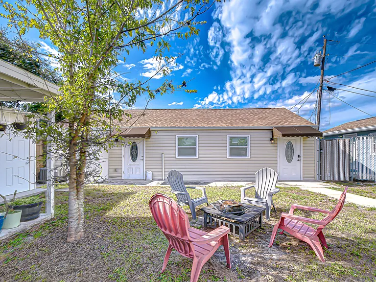 private front yard space that is fully fenced in