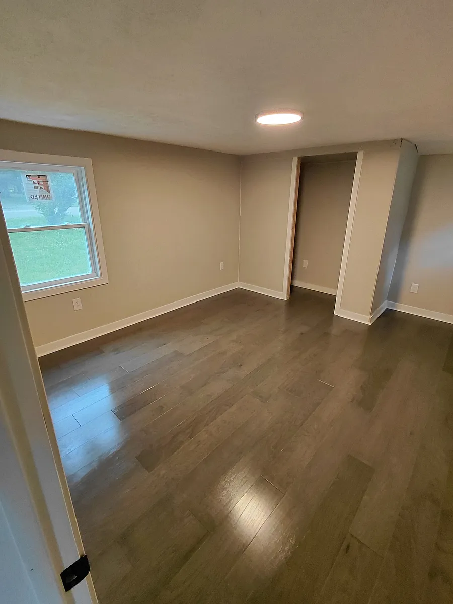 Building Photo - 223 Stinson Dr