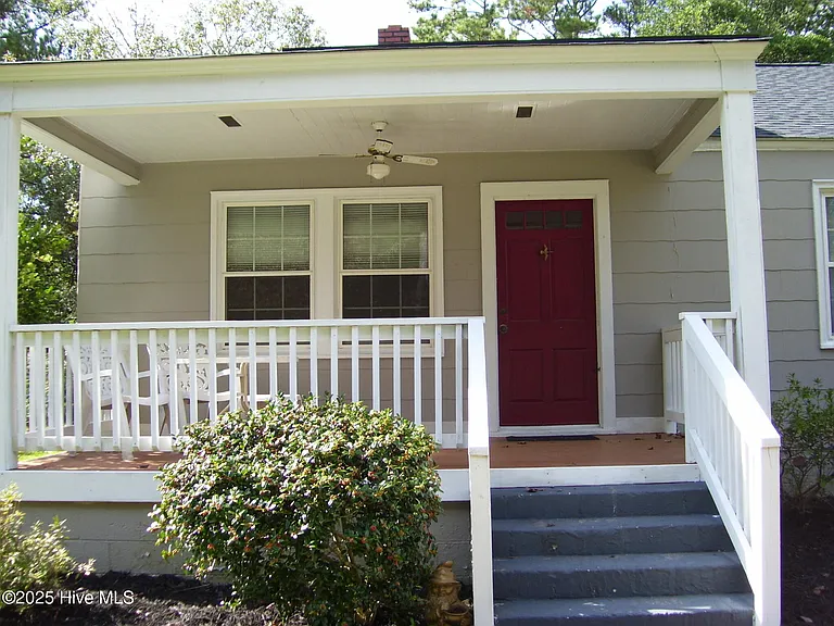 402 Sanborn St — Photo 4