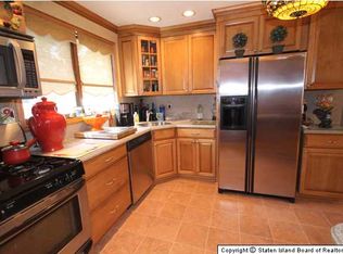 53 Jerome Rd, Staten Island, NY 10305