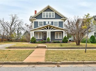 909 NW 19th St, Moore, OK 73160