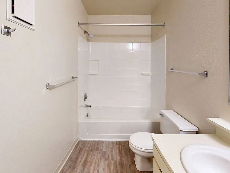 Trappers Cove Apartments — Photo 48