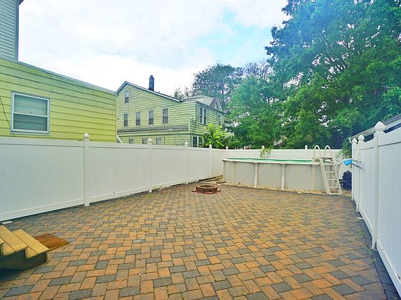 4th image of 230 Treadwell Ave