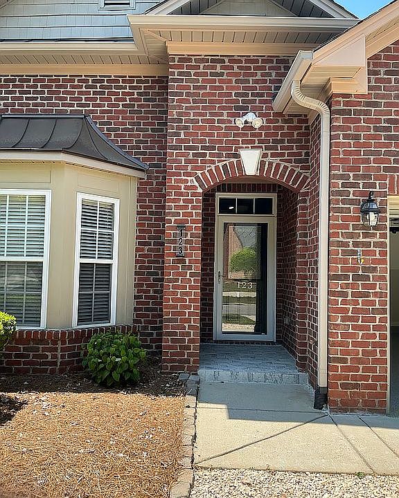 1st image of 123 N Wentworth Dr
