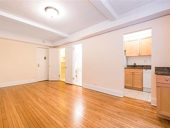 3rd image of 304 W 75th St APT 2D