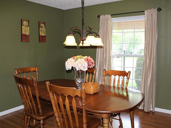 4th image of 2564 Hoover Ct