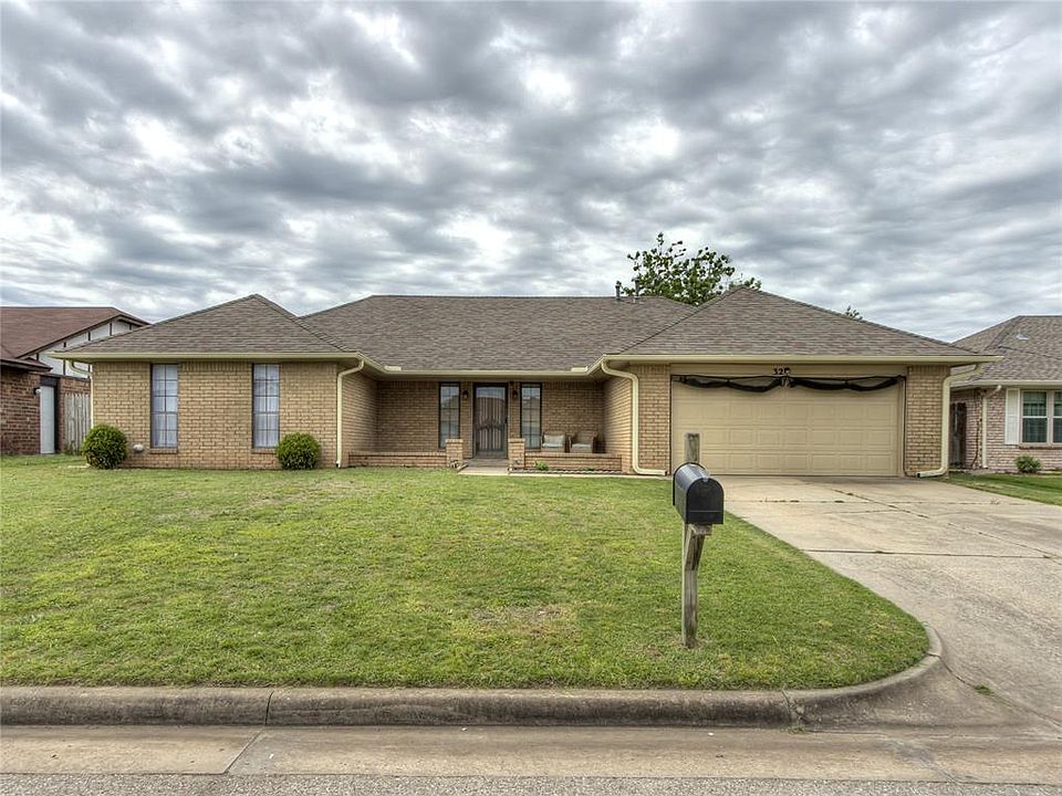 1st image of 32 Corona Dr