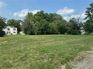 3rd image of 802 Cherry Point St