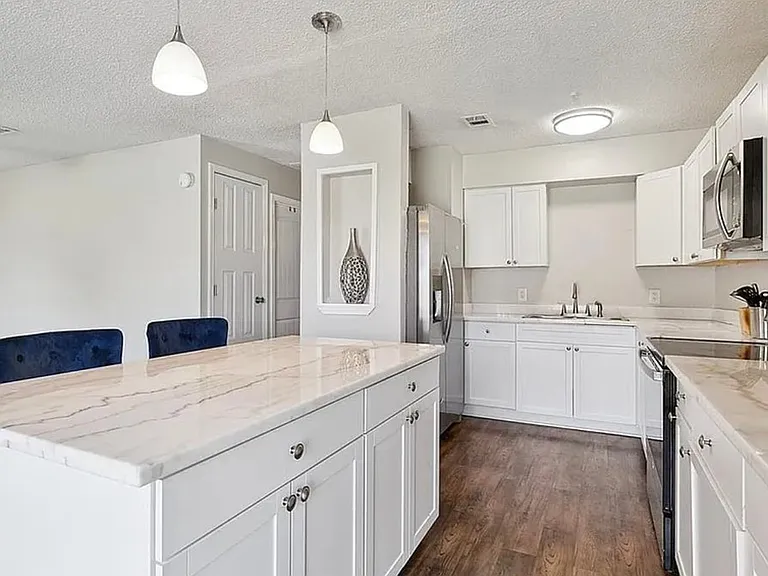 1105 Warren Dr — Photo 5