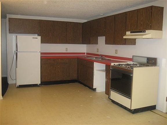 Apt. B. Kitchen
