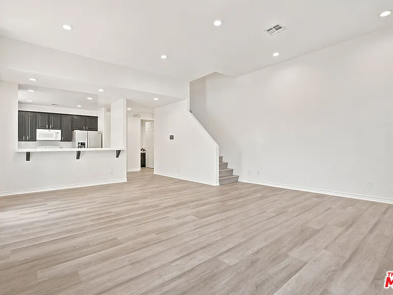 4940 Laurel Canyon Blvd #102 — Photo 1