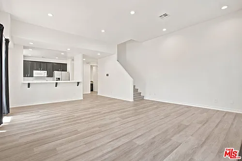 4940 Laurel Canyon Blvd #102 Photo 1