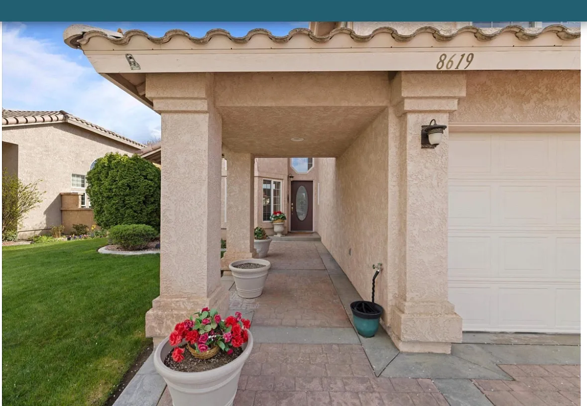4 bed, 2481 sqft, $2,800 — Photo 2