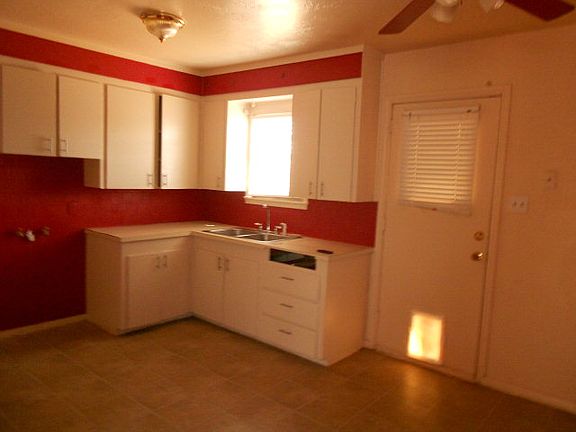 4th image of 3617 Spruce Ave