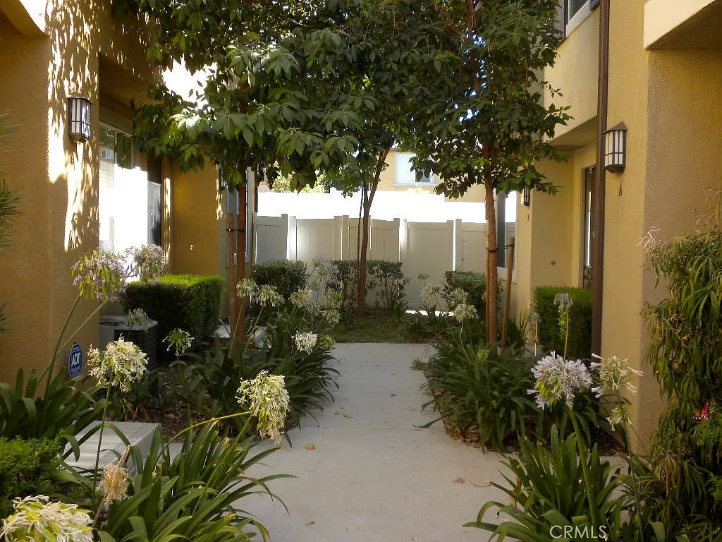 3 bed, 2.5 bath, 1468 sqft, $2,995 — Photo 3